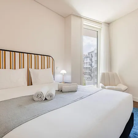 דירה Upscale In Center By Lovelystay ליסבון