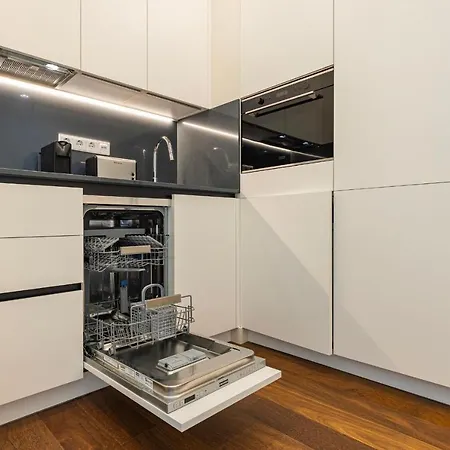 Upscale In Center By Lovelystay דירה *