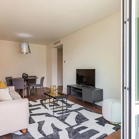 Upscale In Center By Lovelystay * ליסבון