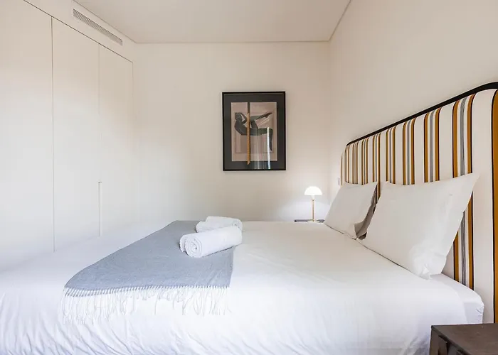 Upscale In Center By Lovelystay *