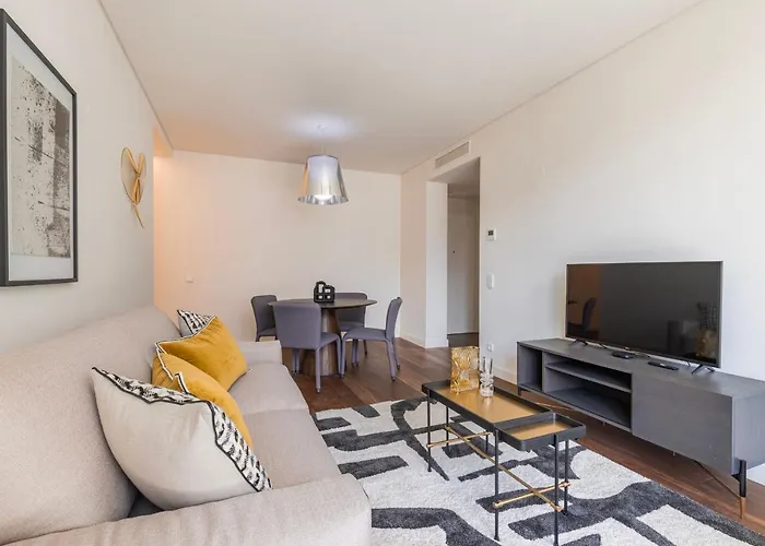 Upscale In Center By Lovelystay Apartment
