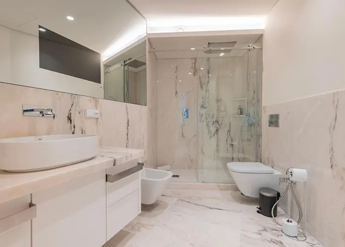 Upscale In Center By Lovelystay *