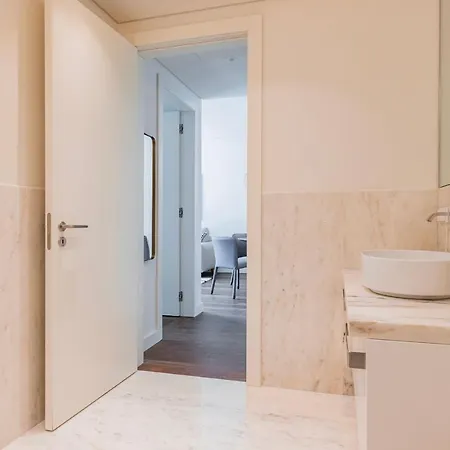 Upscale In Center By Lovelystay Apartment