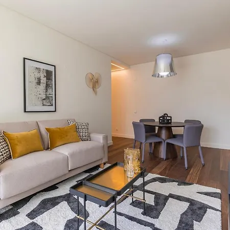 Upscale In Center By Lovelystay Apartment