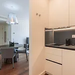 Διαμέρισμα Upscale In Center By Lovelystay
